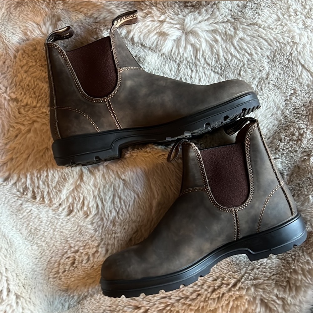 Blundstone elastic side boot lined brand new